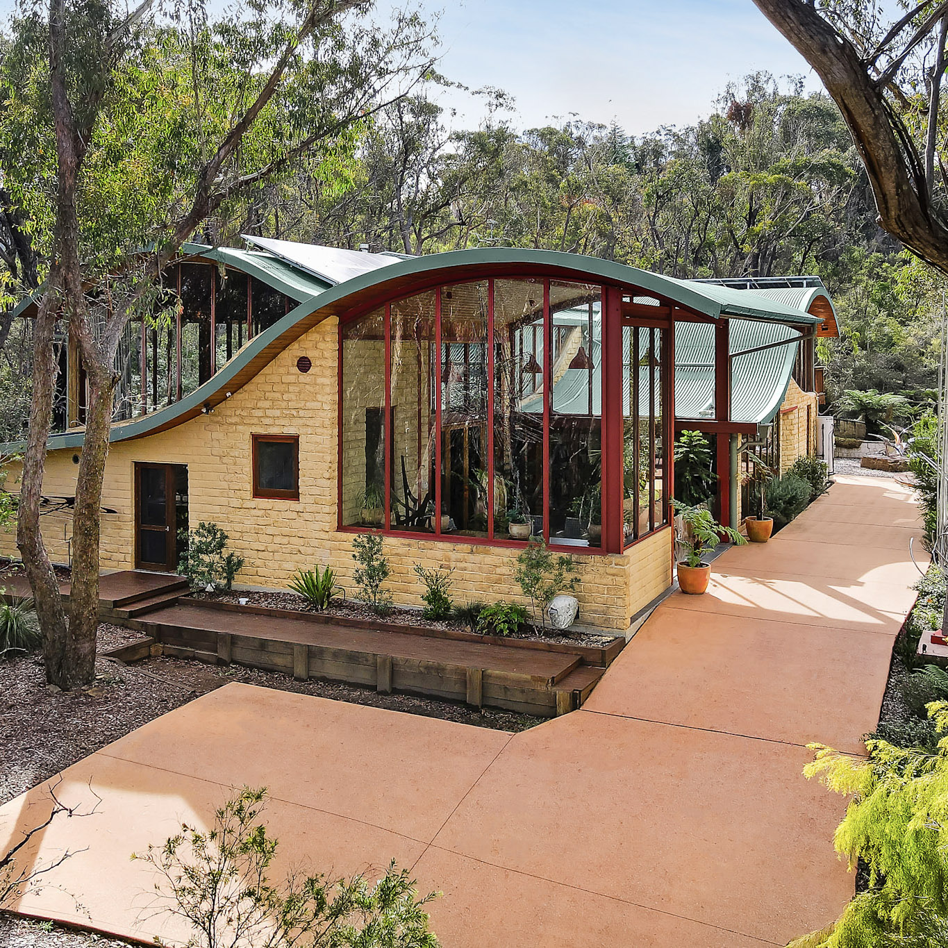 12 Gladstone